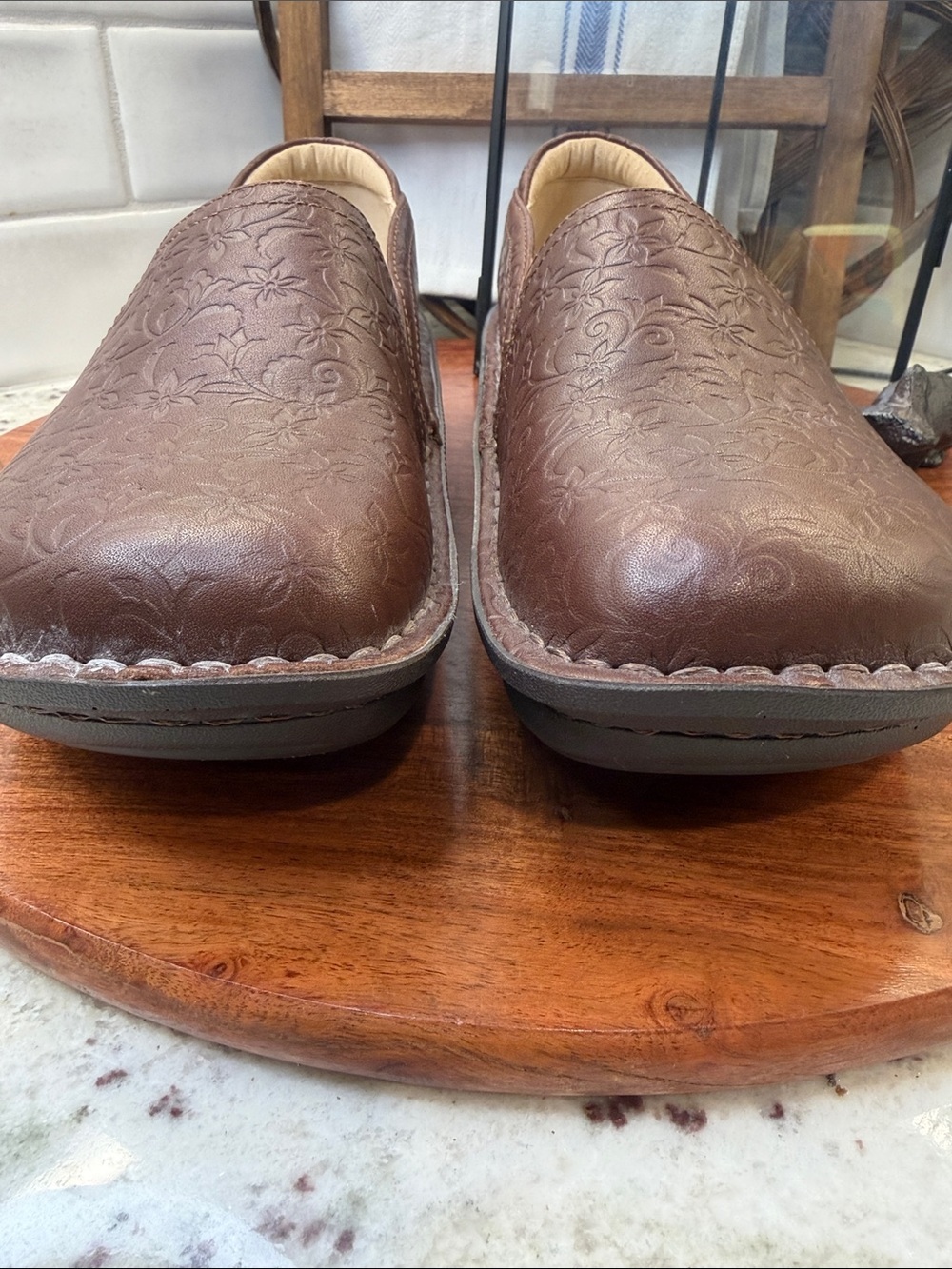 Allegria Cocobloom Brown Embossed Leather clog - Picture 4 of 11